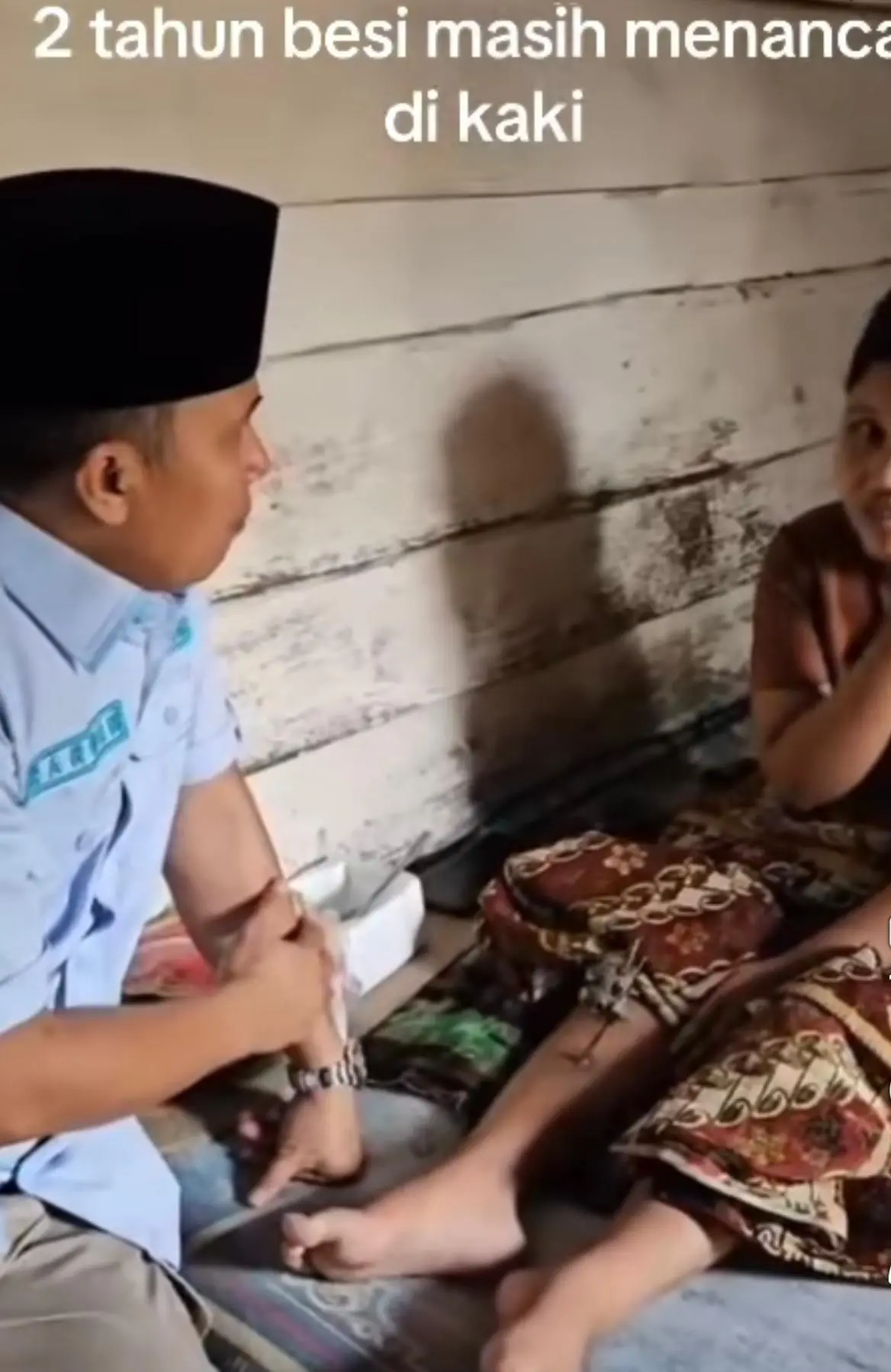 Pen Besi di Kaki Ibu Siti, dan Besi Tumpul di Kepala Pejabat Negeri